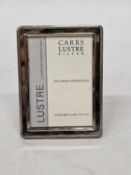 A CARRS LUSTRE NON-TARNISH HALLMARKED 925 STERLING SILVER PHOTOGRAPH FRAME WITH A BEAD EDGE IN