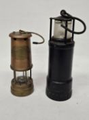 A VINTAGE BRASS MINER'S PARAFFIN LAMP BY THE BRITISH COAL MINING COMPANY WALES SERIAL NO. 242196