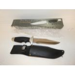 A BOXED HUNTING KNIFE AND SCABBARD, 16CM BLADE, LENGTH 30CM