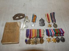 A COLLECTION OF MINIATURE MEDALS TO INCLUDE BRITISH AND USA EXAMPLES, SILVER ARP BADGE ETC.