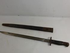 A WORLD WAR I 1907 PATTERN BAYONET AND SCABBARD, 43.5CM BLADE, STAMPED SANDERSON WITH VARIOUS