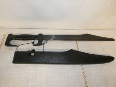 A SHORT SWORD/MACHETTE AND SCABBARD, 41CM BLADE, LENGTH 64CM