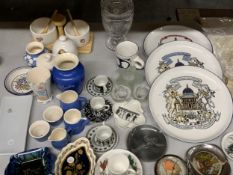 AN ASSORTMENT OF CERAMICS TO INCLUDE CUPS AND SAUCERS, DENBY ROYAL COMMEMORATIVE CABINET PLATES,