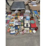 AN ASSORTMENT OF VINTAGE BOARD GAMES AND PUZZLES ETC