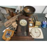 AN ASSORTMENT OF ITEMS TO INCLUDE A VINTAGE WALL CLOCK, RETRO WALL CLOCK, CARRIAGE CLOCK, LARGE