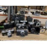 A COLLECTION OF VINTAGE CAMERAS TO INCLUDE KODAK, OLYMPUS, HALINA, VOIGTLANDER, AGFA, DERLAI, ETC