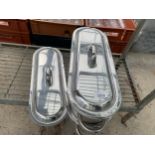 TWO FISH KETTLES
