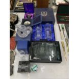 A QUANTITY OF GLASSWARE TO NCLUDE A BOXED SET OF FOUR EDINBURGH CRYSTAL WHISKY TUMBLERS WITH A