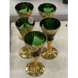 A SET OF FIVE VENETIAN MURANO 'TRE FUOCHI' EMERALD GOBLETS WITH 24K GOLD OVERLAY