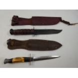 A US ARMY FIGHTING KNIFE AND SCABBARD 17.5CM BLADE LENGTH 33CM, HUNTING KNIFE AND SCABBARD (2)