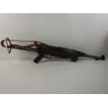 A 20TH CENTURY MP 40 .177 CALIBRE AIR PISTOL/AIR RIFLE, 25CM BARREL, LENGTH 83CM, REGISTRATION