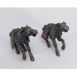 Paar Figuren, "Pferde", China, 20. Jh., Cloisonné, polychrom, Satteldecken abnehmbar, ca. 28 cm hoc