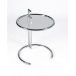 Adjustable Table E1027, Entwurf Eileen Gray (1878 - 1976), Ausführung ClassiCon, verchromtes Stahlr