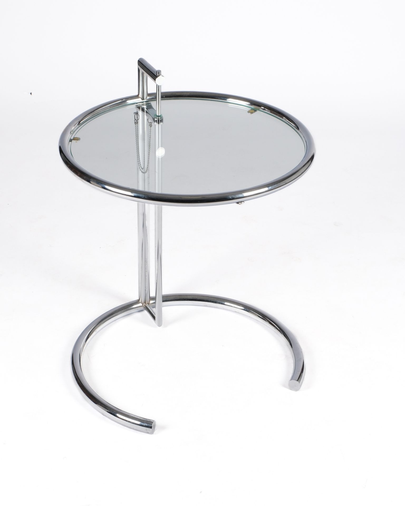 Adjustable Table E1027, Entwurf Eileen Gray (1878 - 1976), Ausführung ClassiCon, verchromtes Stahlr