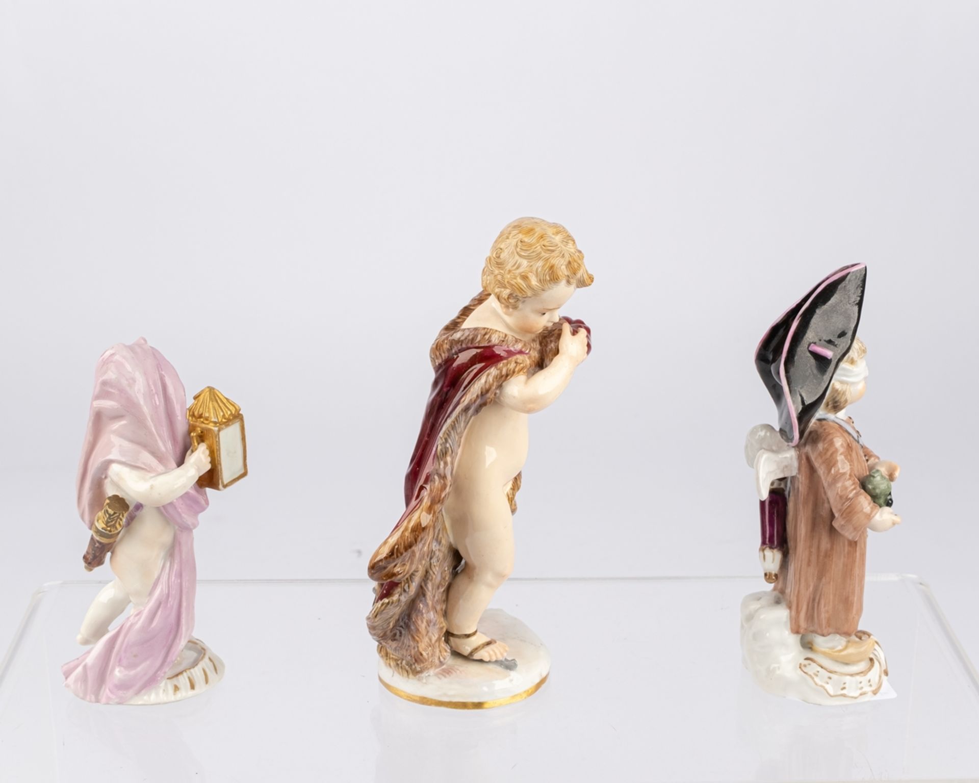 3 Porzellanfiguren, "Amorette mit Laterne", "Amorette als Bettler", "Putto als Allegorie des Winter - Bild 4 aus 4
