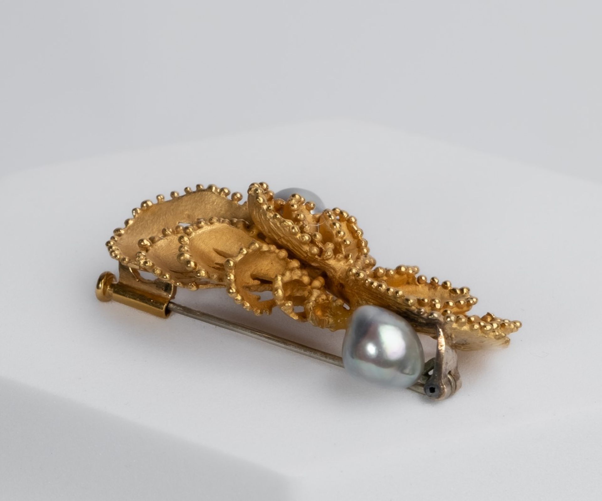 Brosche, 18kt Gelbgold, zwei Barockperlen, ca. 20.2 g, 45 x 30 mm - Bild 3 aus 3
