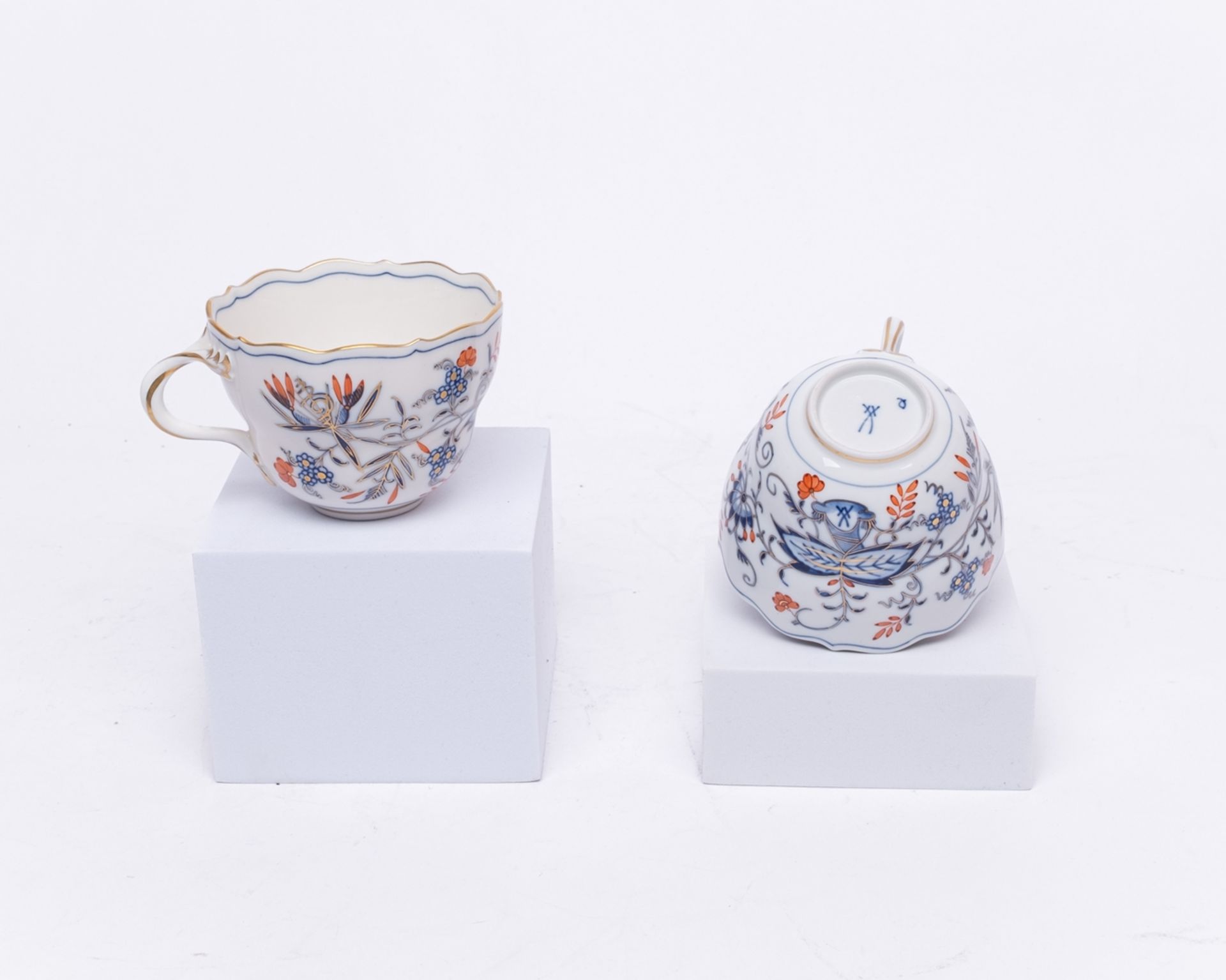 Kaffeeserviceteile, 11-tlg., Meissen, Schwertermarke, 1./2. Wahl, Zwiebelmuster, bunt, Goldrand: Ka - Bild 3 aus 13