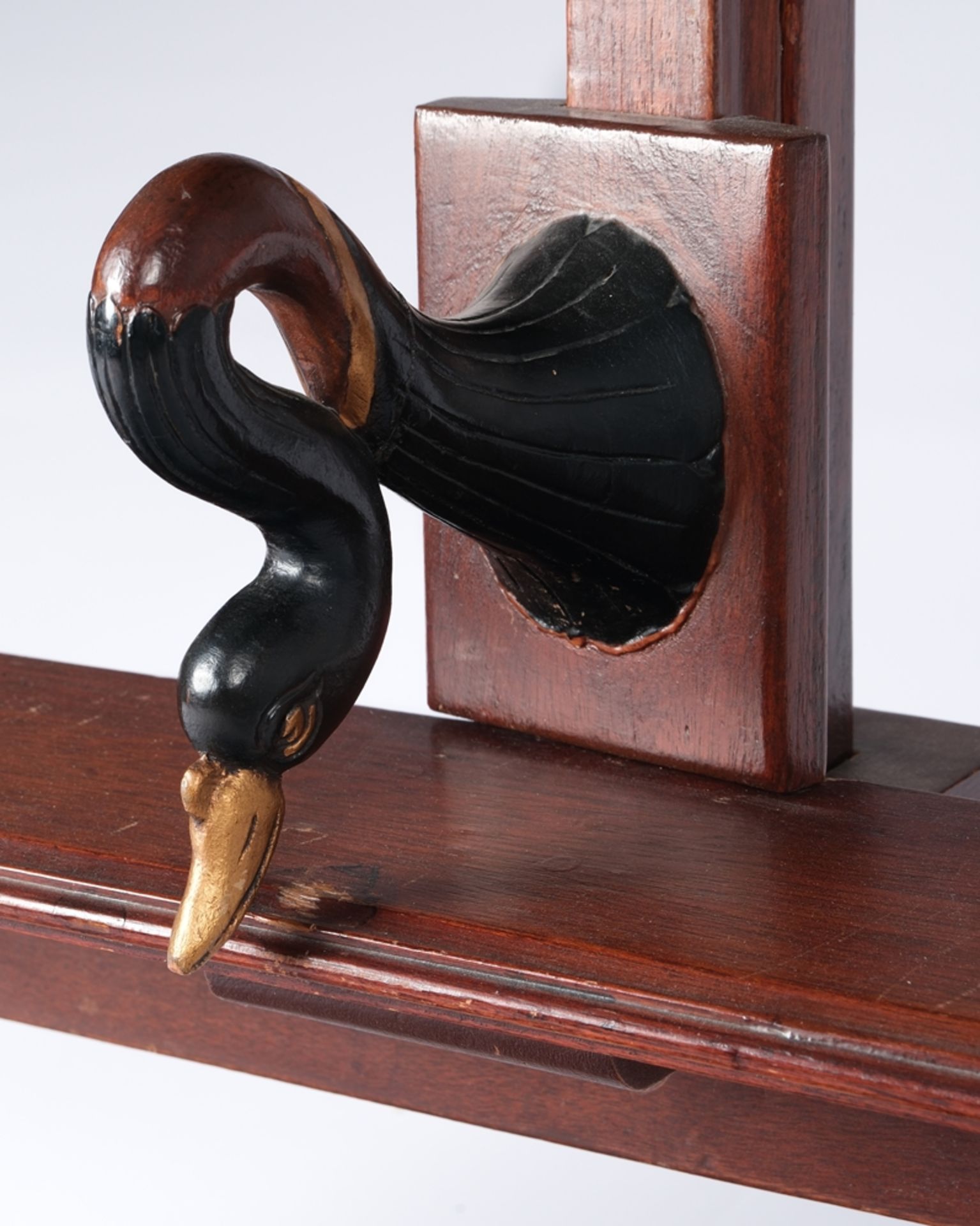 Jugendstil-Staffelei mit Schwanendekor, um 1900, H. ca. 195 cm - Bild 4 aus 4