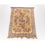 Palast-Drachenteppich, China, Provinz Ningxia, um 1900, Wolle und Seide auf Baumwolle, beigegrundig