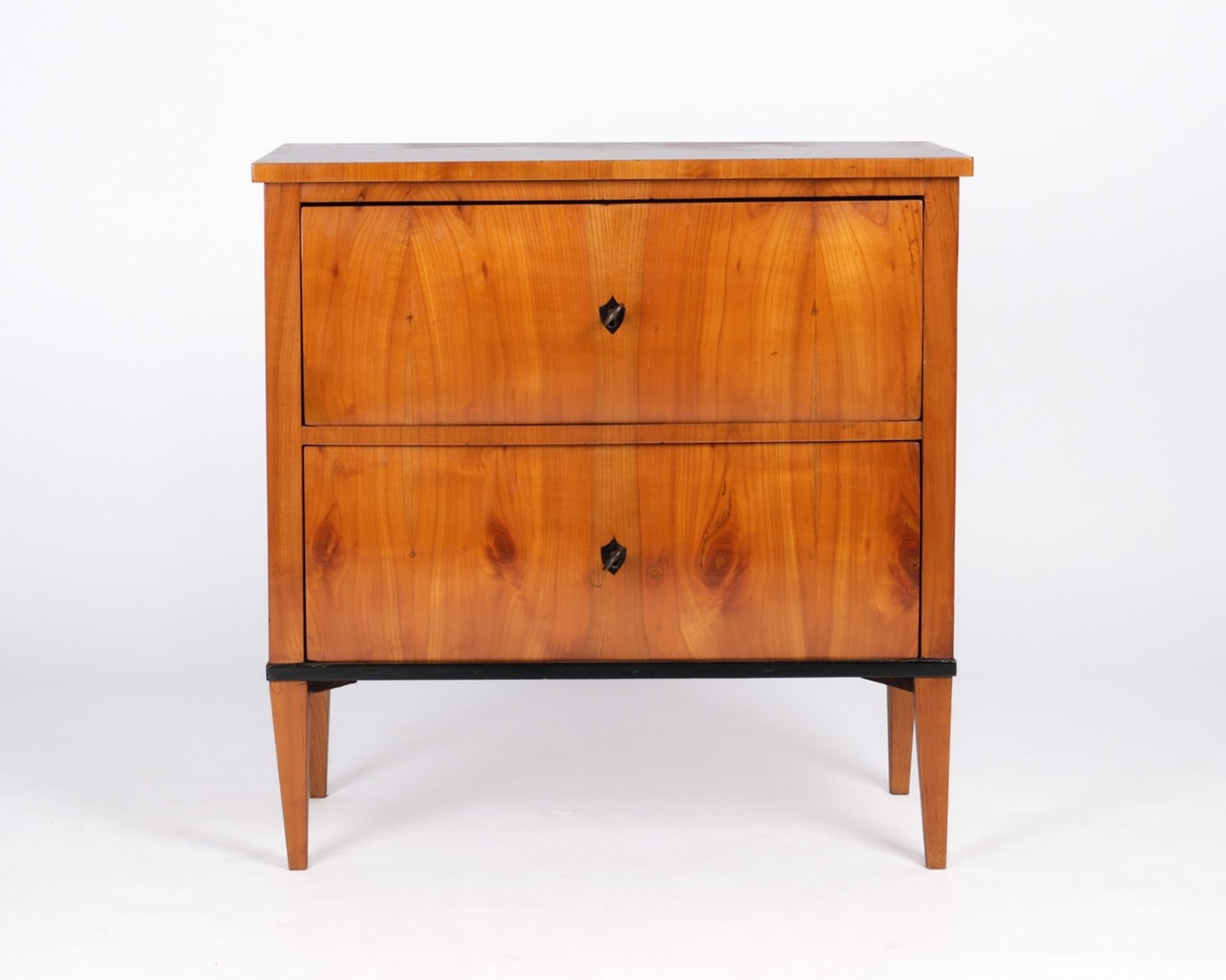 Kommode, Biedermeier, um 1825, Kirschbaum auf Weichholz, zweischübiger Korpus auf hohen konischen V