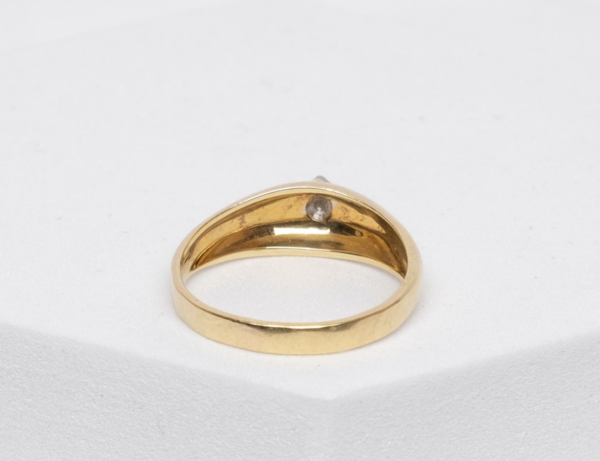 Solitär-Ring, 14kt Gelbgold, 1 Brillant ca. 0.05 ct., ca. 3.7 g, RM 60 - Bild 3 aus 3