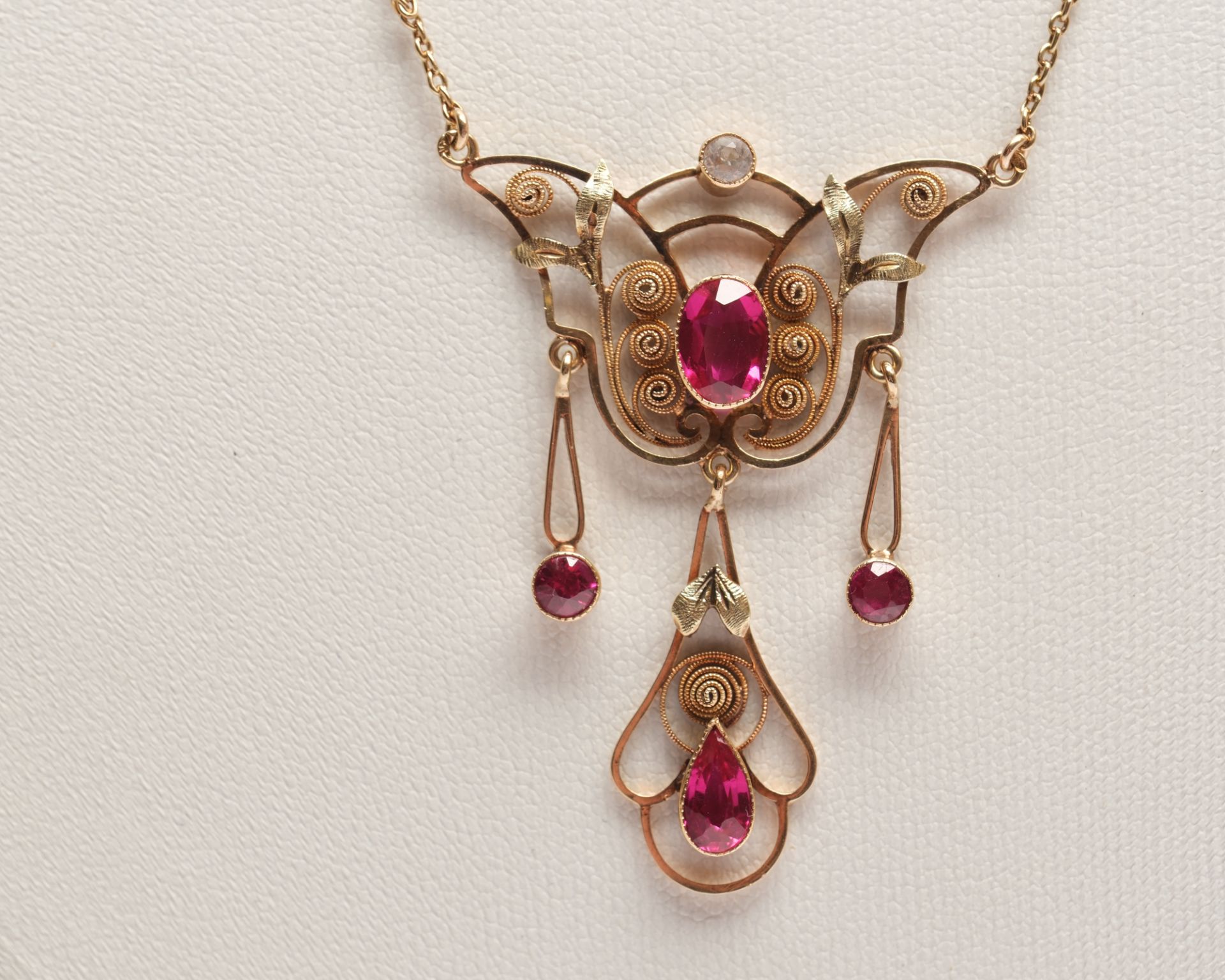 Collier, Jugendstil, 14kt Gelbgold, Spinell, ca. 4.6 g, ca. 44 cm lang