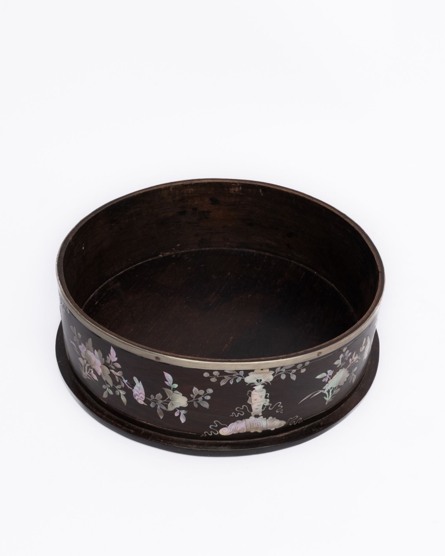 Speisebehälter, Vietnam, Ende 19. Jh., Holz, Perlmuttintarsien mit figuraler Landschaft, Blüten und - Bild 3 aus 5