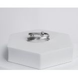 Brosche, 14kt Weißgold, 2 Brillanten, ca. 0.10 ct., ca. 5.7 g