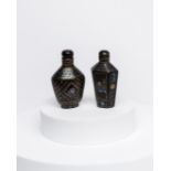 2 Snuff Bottles, China, 20. Jh., Burgauté Lack, verschiedene Formen und Dekore, u.a. Blumen, passen