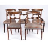 Vier Stühle und ein Armlehnstuhl, William IV, England, um 1830, wohl Teakholz, vorne mit Baluster- 