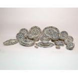 Speiseservice, 53-tlg., Meissen, Schwertermarke, 19./20. Jh., 1./2. Wahl, Zwiebelmuster, rot- und g