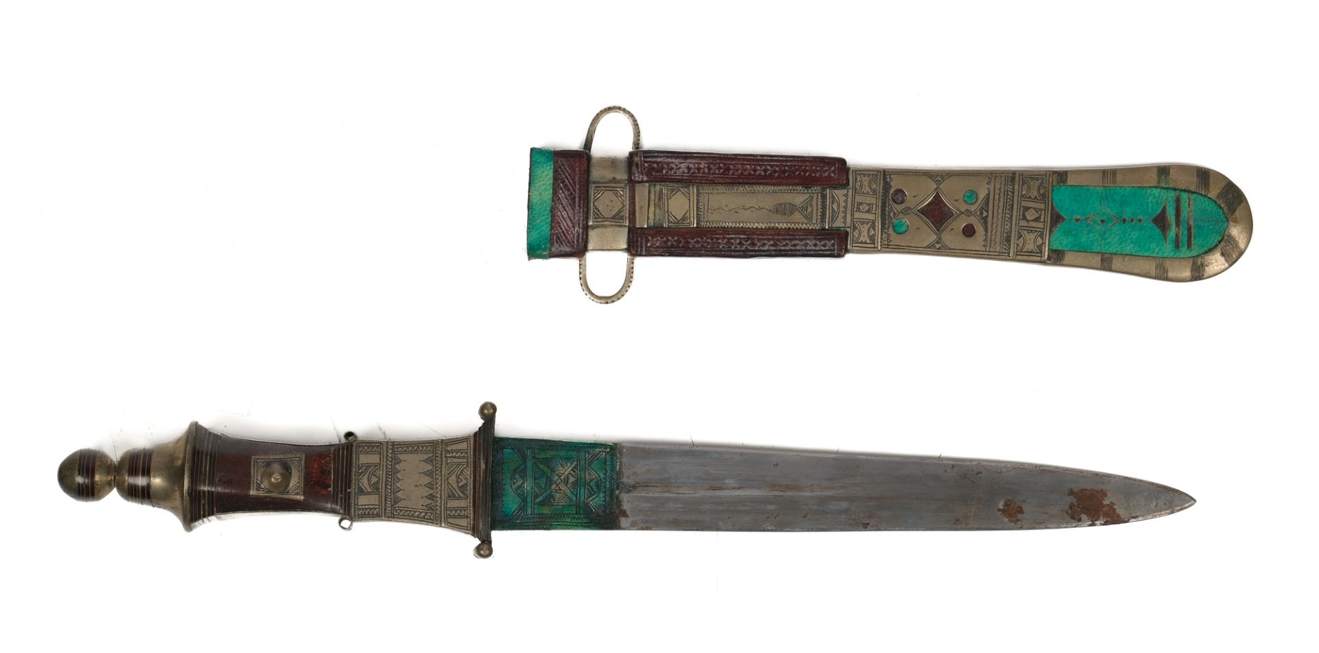 Konvolut von vier orientalischen Dolchen, 19./20. Jh., Griffe mit Holz, Bein und Silber, Scheiden t - Bild 4 aus 6