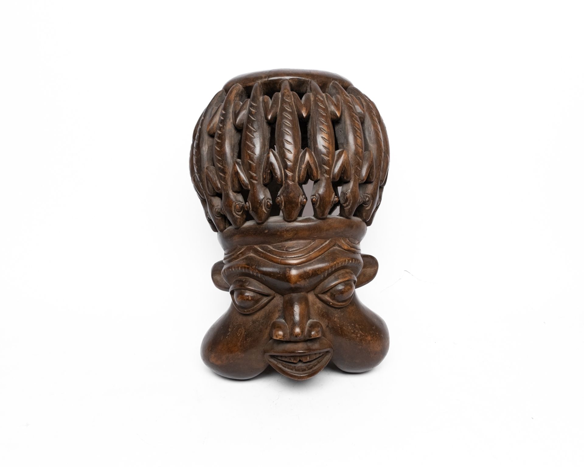 Große Maske, Bamileke, Kameruner Grasland, Afrika, Holz, geschnitzt, braune Patina, gerundeter Kopf