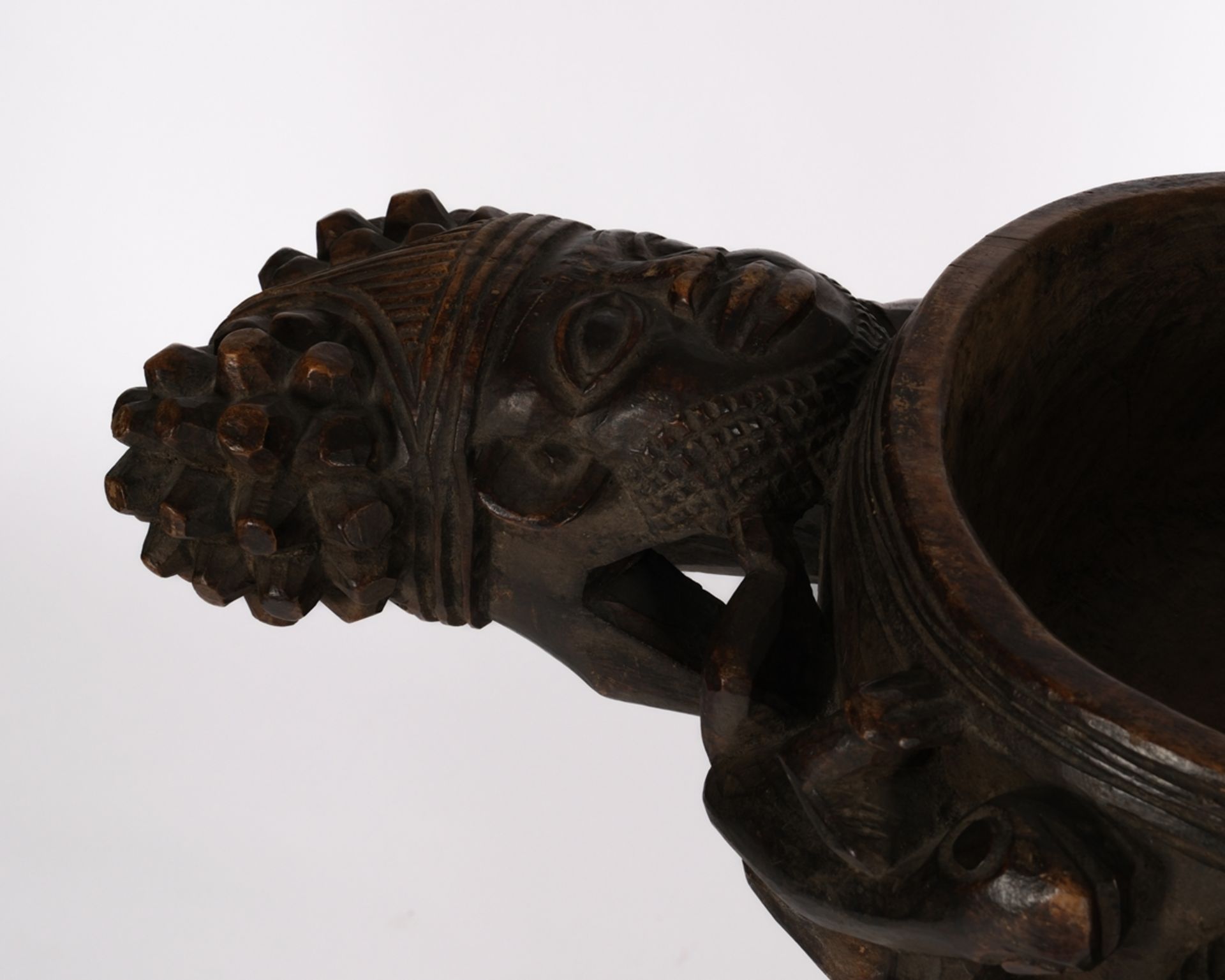 Königsschale, Bamileke, Kameruner Grasland, Afrika, Holz, geschnitzt, ovale Form auf durchbrochenem - Bild 3 aus 3