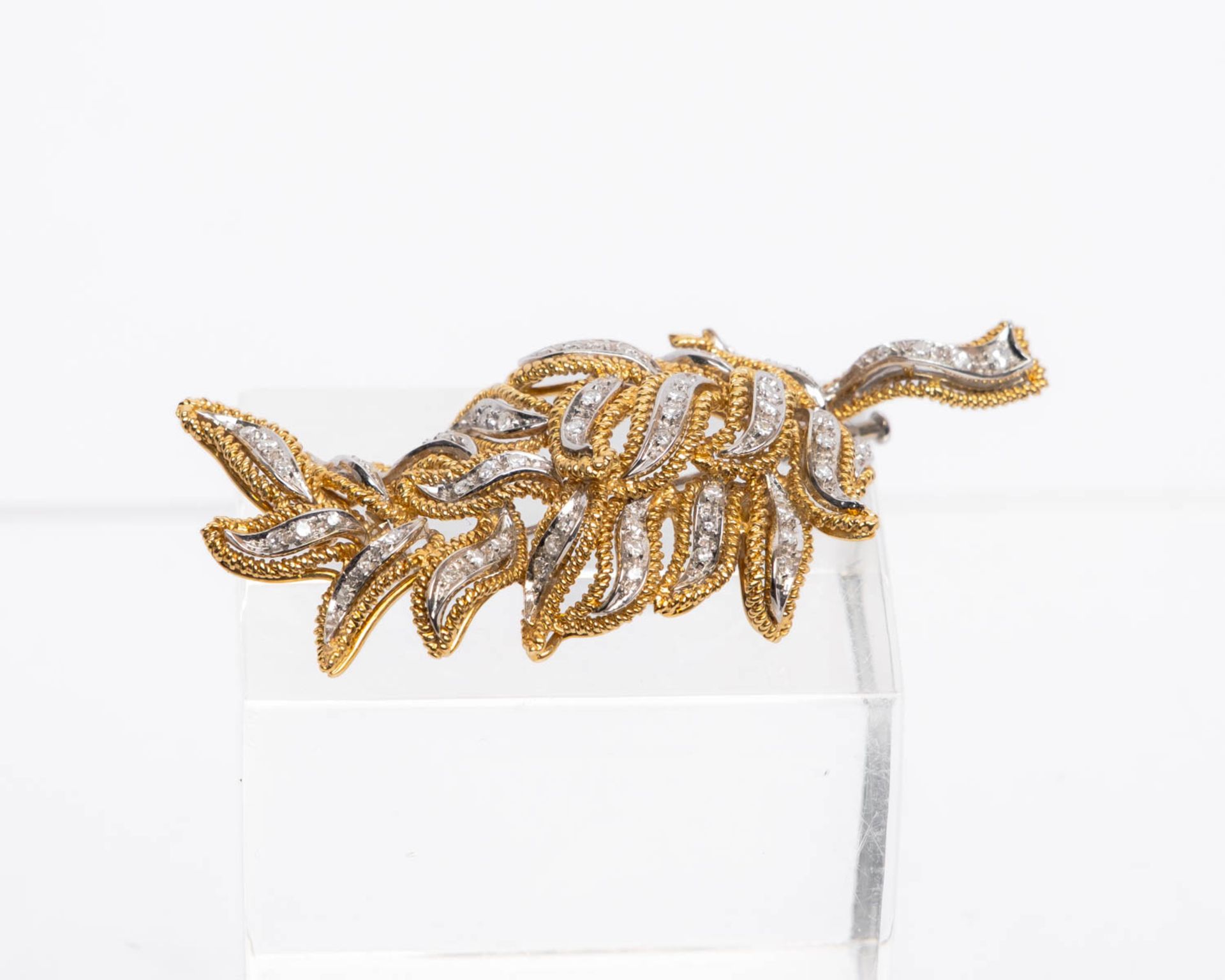 Brosche, 18kt Gelbgold/Weißgold, kleine Diamanten, ca. 21.3 g