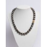 Tahiti-Zuchtperl-Collier, Gellner, 38 Perlen ø ca. 10.2-11.9 mm, Jörg Heinz Original Schließe, 18kt