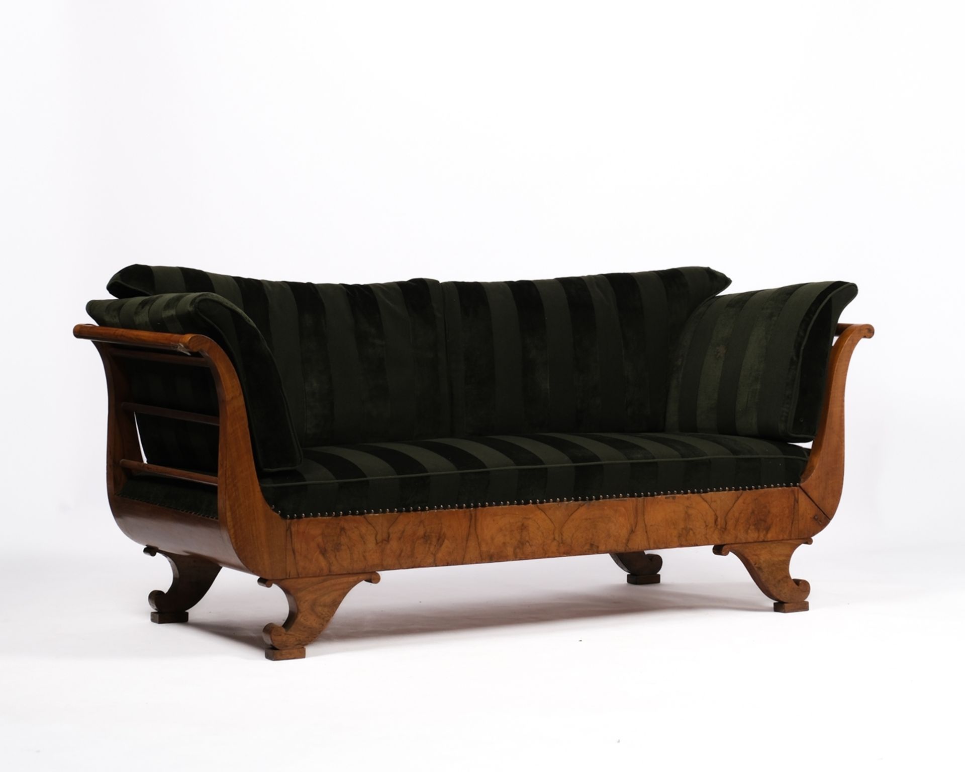 Gepolsterte Sitzbank des Biedermeier aus Haus Parzival, um 1825, Nussbaum, Korpus mit lyraförmig ge - Bild 3 aus 4