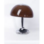 Tischlampe, Fa. Cosack, Neheim, 1970er Jahre, brauner Lichtschirm in Pilzform aus Kunststoff, Fuß a