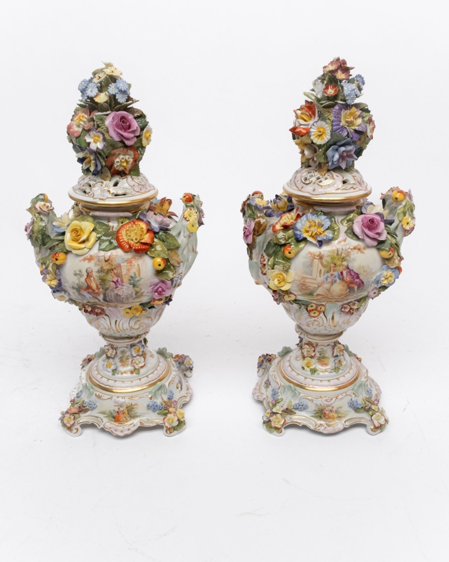 Paar Potpourri-Vasen, Potschappel, Ende 19. Jh., Carl Thieme, Modellnummer 1149, reicher Besatz mit