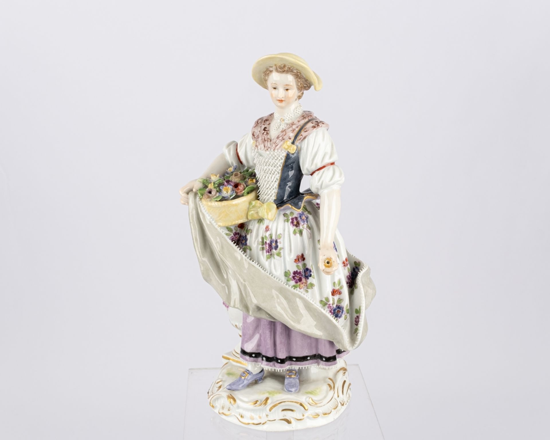 Porzellanfigur, "Gärtnerin mit Blumenkorb", Meissen, Schwertermarke, 1850-1924, 1. Wahl, Modellnumm