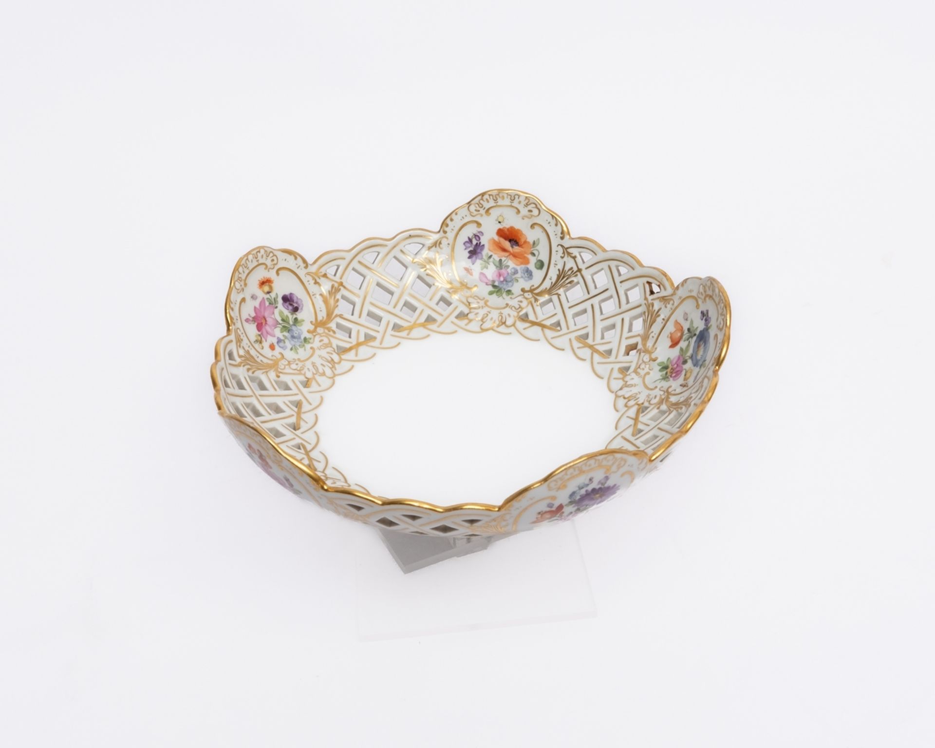 Durchbruchschale, Meissen, Schwertermarke, 1850-1924, 1. Wahl, Korbrand mit bunten Blumen in Reserv