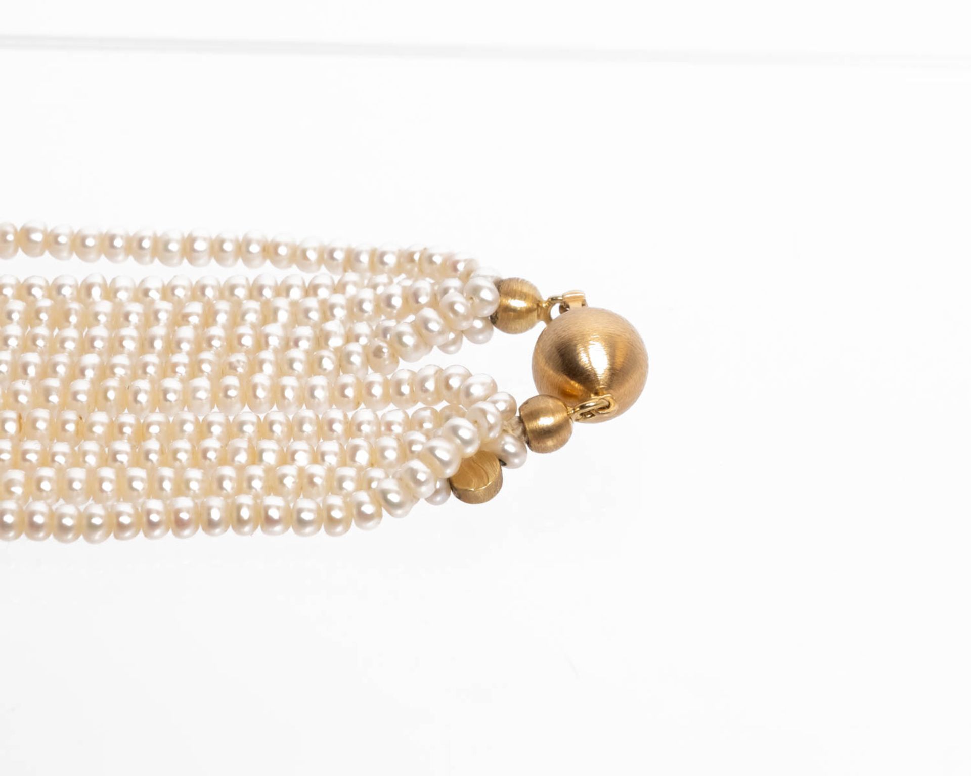 Perlenkette, 5 Stränge, Perlen ø 3.5 mm, Verschluss 18kt Gelbgold, Schöffel, ca. 41 cm lang - Bild 2 aus 2