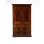 Linnen Press / Aufsatzschrank, England, 1. Hälfte 20. Jh., Pyramidenmahagoni, zweiteiliger Korpus i