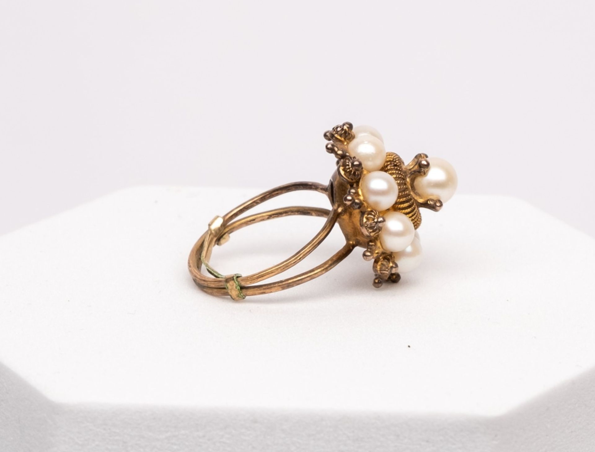 Ring, wohl 14kt Gelbgold, 10 Perlen ø ca. 5.5 mm, ca. 5.3 g, RM 51 - Bild 2 aus 3