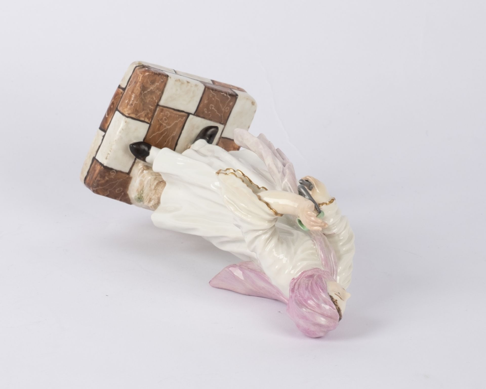 Porzellanfigur, "Griechische Musikantin", Meissen, Schwertermarke, 2. Hälfte 18. Jh., polychrom und - Bild 5 aus 6