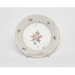 Teller, Jacques Vermonet & Fils, Boisette, um 1790, bunte Blumenmalerei, Goldrand, ø 24.3 cm, Fahne