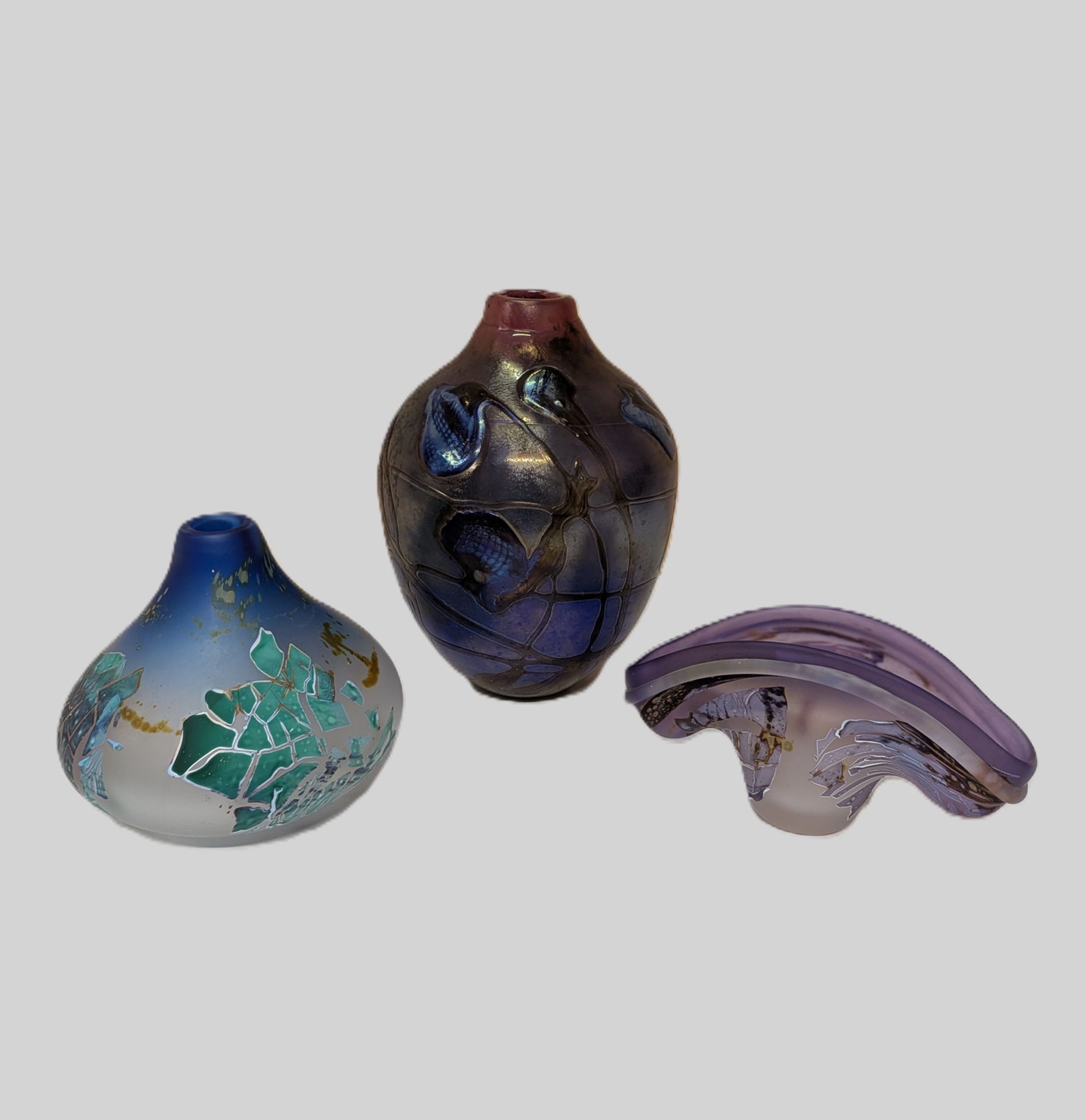 Vasenobjekt, Louis Leloup (1929-2025), 1990er Jahre, farbloses Glas, mattiert, violett verlaufend, 