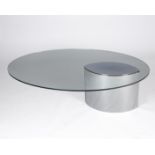 Moderner Designercouchtisch, 2. Hälfte 20. Jh., ovale Platte in Glas, elliptischer Sockel in Chroms