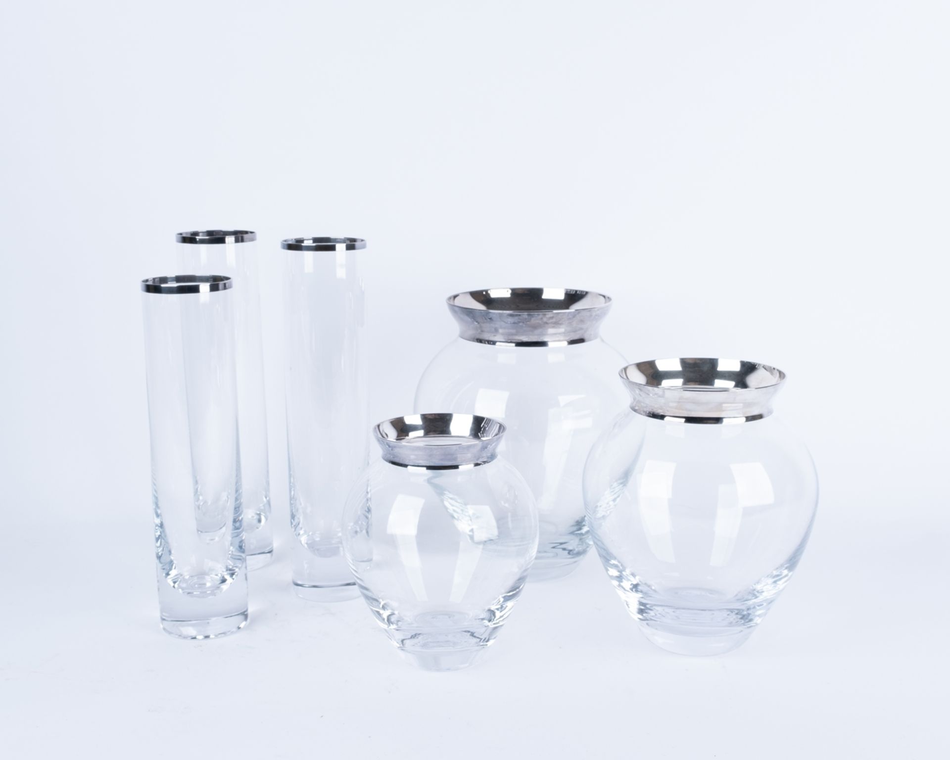 Konvolut 6 Vasen, modern, farbloses Glas, aufgedampfter Silberrand, verschieden, 15.5-26 cm hoch