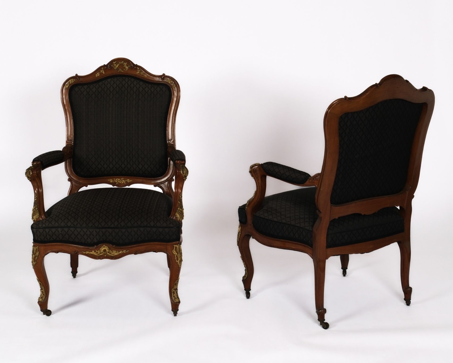 Sitzgarnitur im Dresdner Barock-Stil, um 1900, Nussbaum geschnitzt, beinhaltet eine gepolsterte Sit - Bild 8 aus 10